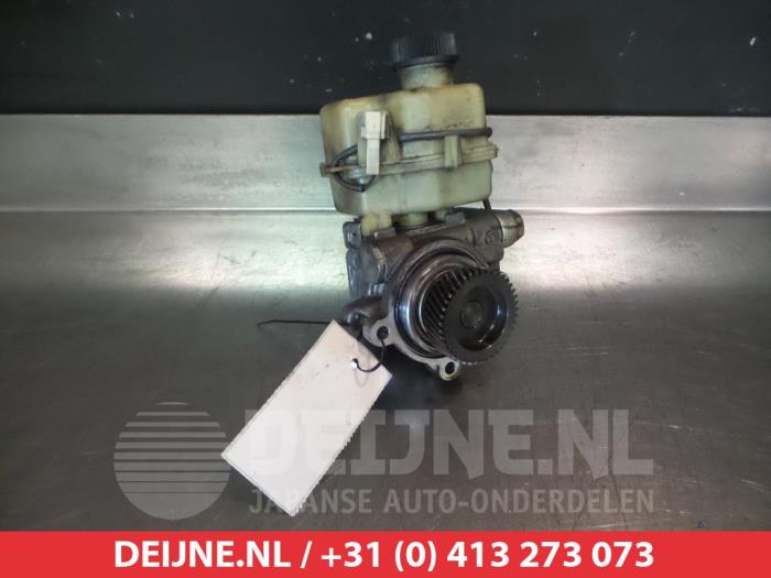 Gebruikte Pomp Servo Mazda 5 (CR19) 2.0 CiDT 16V High Power Prijs € 50,00 Margeregeling aangeboden door V.Deijne Jap.Auto-onderdelen BV