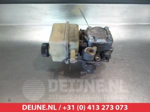 Mazda 5 Power steering pump O330910 photo 2