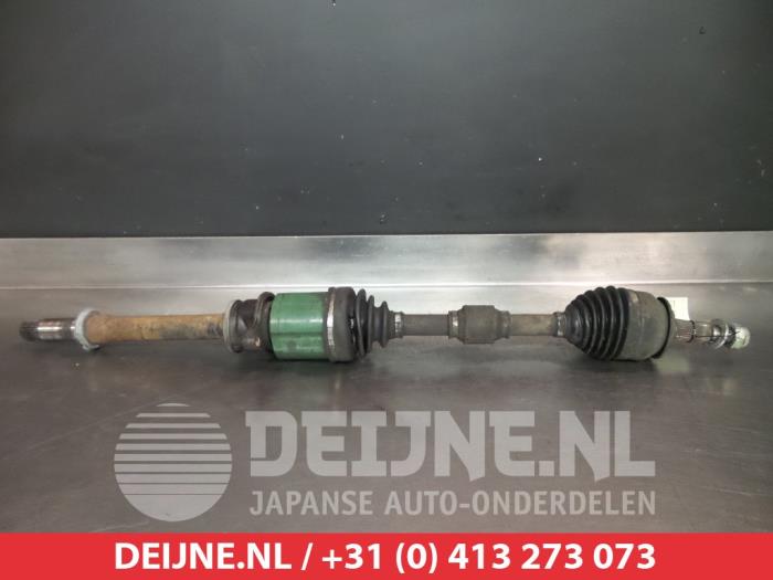 Mitsubishi Grandis Aandrijfas rechts-voor O319680
