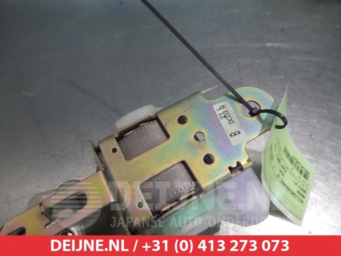 Mazda Demio Sicherheitsgurt links hinten O315651