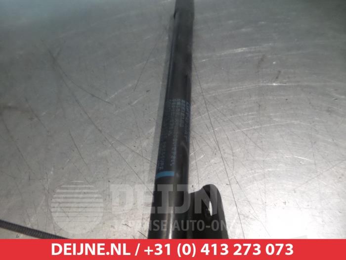 Suzuki Swift Gasdemper links-achter O294365