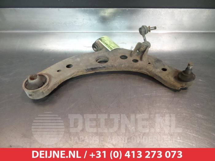 Subaru Justy Draagarm onder rechts-voor O382272