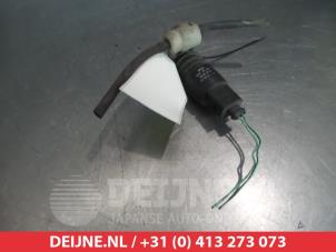 Mitsubishi Colt Scheibensprüherpumpe vorne O340941 foto 2