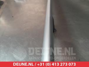 Toyota Yaris Dachreling links O292418 foto 2