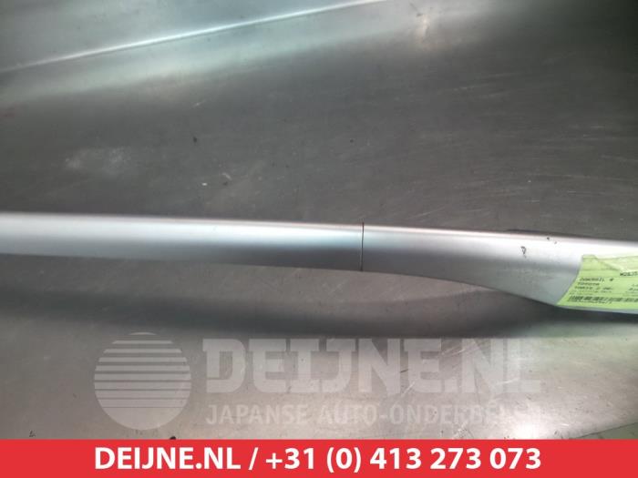 Toyota Yaris Dakrail rechts O292426