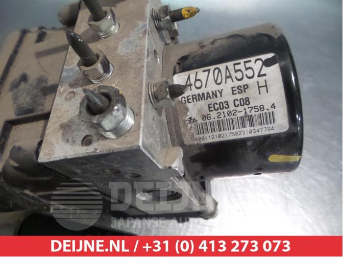 ABS Pomp van een Mitsubishi Outlander (CW) 2.2 DI-D 16V Clear Tec 4x4 2011