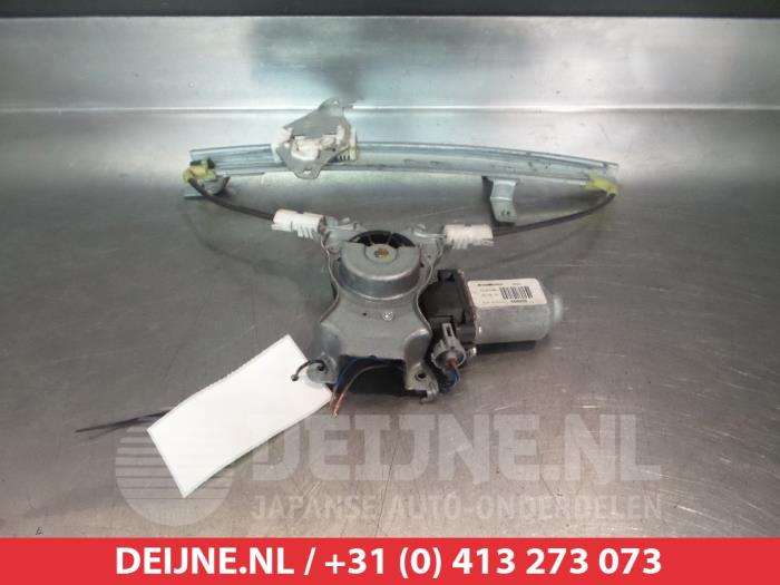 Nissan Almera Tino Ruitmechaniek 4Deurs rechts-achter O291230
