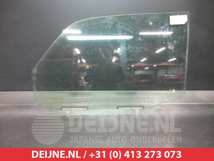 Mitsubishi Pajero Türscheibe 2-türig links O301663