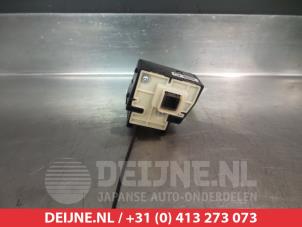Toyota Prius Plus Paniekverlichtings Schakelaar O310588 foto 2