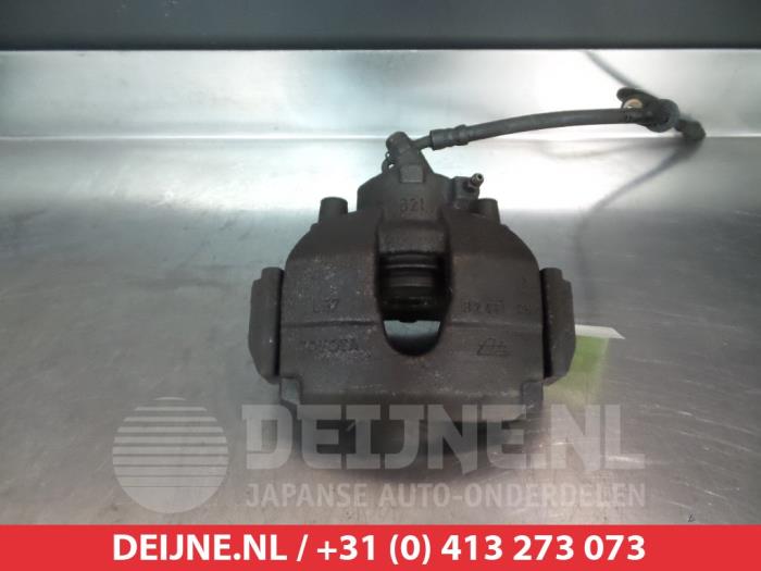 Toyota Avensis Remklauw (Tang) links-voor O325647