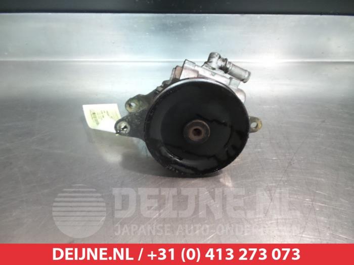 Gebruikte Pomp Servo Nissan Primera (P11) 2.0 TD SLX Prijs € 35,00 Margeregeling aangeboden door V.Deijne Jap.Auto-onderdelen BV