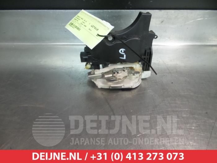 Mitsubishi Lancer Deurslot Mechaniek 4Deurs links-achter O280307