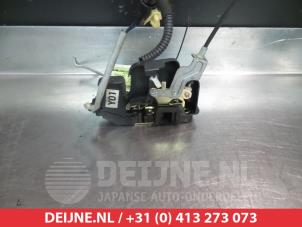 Kia Sorento Front door lock mechanism 4-door, right O280896 photo 2