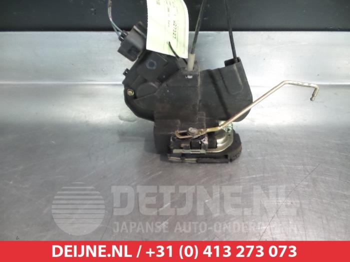 Toyota Picnic Rear door lock mechanism 4-door, left O280575