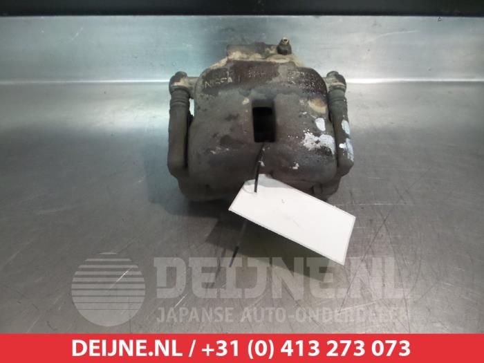 Nissan Primera Remklauw (Tang) links-voor O324844