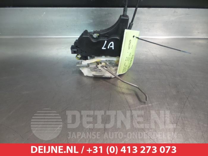 Mitsubishi Lancer Deurslot Mechaniek 4Deurs links-achter O280308
