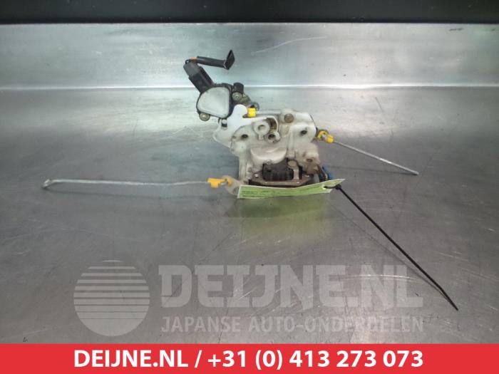 Nissan Terrano Türschlossmechanik 2-türig links O279023