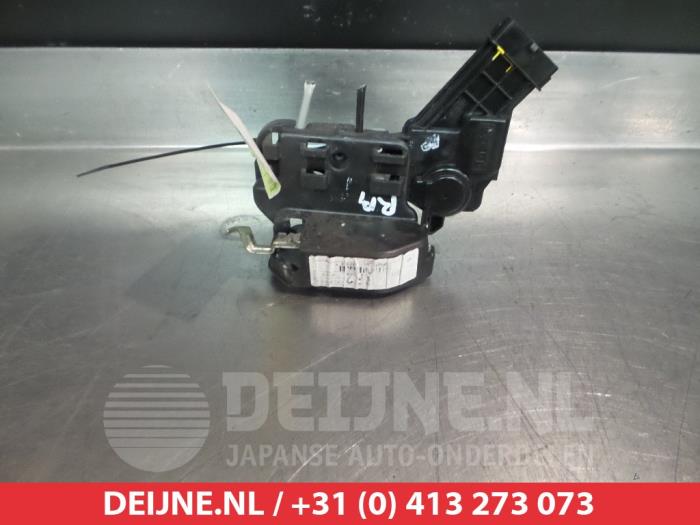 Kia Carens Deurslot Mechaniek 4Deurs rechts-achter O281568