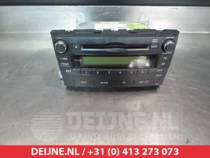 Gebruikte Radio Toyota Avensis Wagon (T27) 2.0 16V D-4D-F Prijs € 175,00 Margeregeling aangeboden door V.Deijne Jap.Auto-onderdelen BV