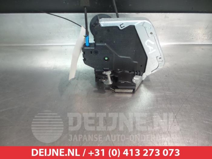 Toyota Avensis Deurslot Mechaniek 4Deurs links-achter O280573