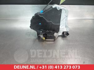 Toyota Avensis Door lock mechanism 4-door, front left O279900 photo 2