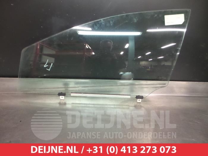 Toyota Avensis Portierruit 4Deurs links-voor O274385