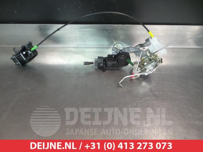 Toyota Aygo Deurslot Mechaniek 4Deurs links-voor O279939