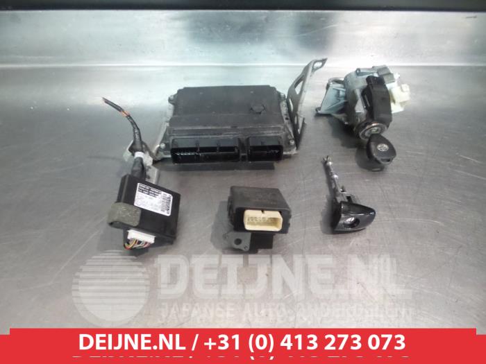 Toyota Avensis Slotenset Cilinder (compleet) O278914
