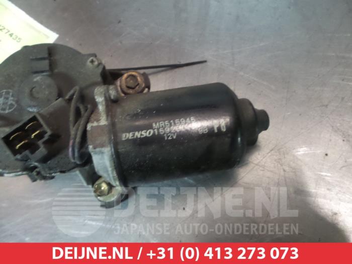Mitsubishi Pajero Scheibenwischermotor vorne O348992