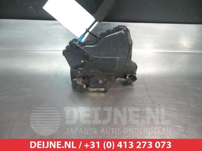 Toyota Landcruiser Türschlossmechanik 2-türig links O279107