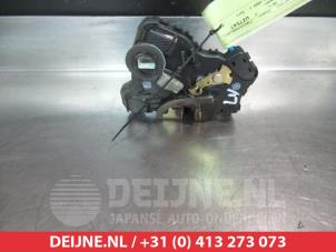Toyota Landcruiser Türschlossmechanik 2-türig links O279107 foto 2