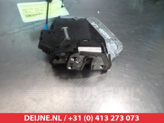 Lexus IS Türschlossmechanik 4-türig links hinten O280295