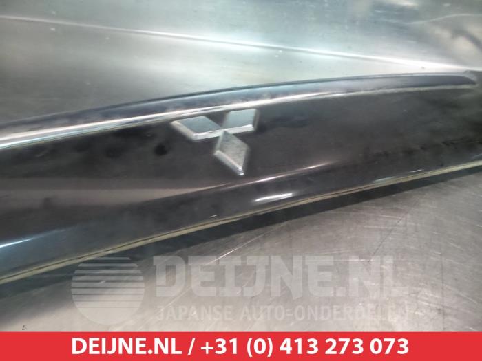 Mitsubishi Outlander Reflektor Zierblech hinten O300397