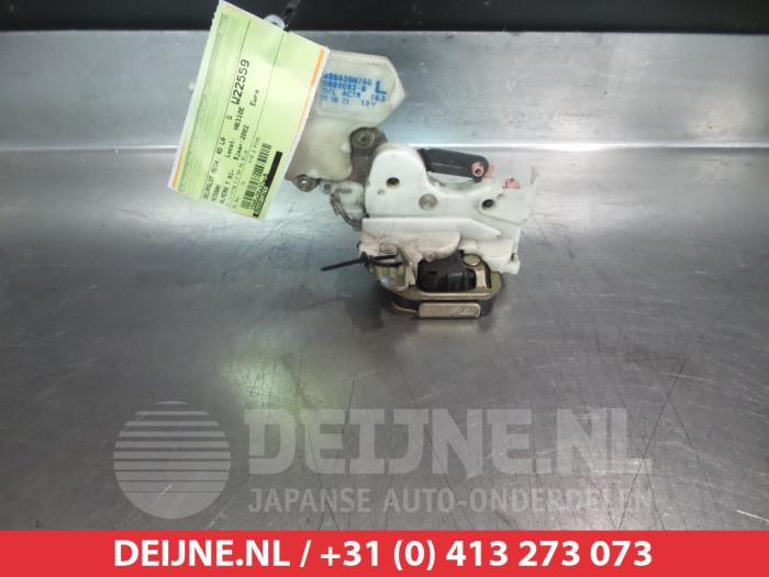 Nissan Almera Tino Deurslot Mechaniek 4Deurs links-achter O280128