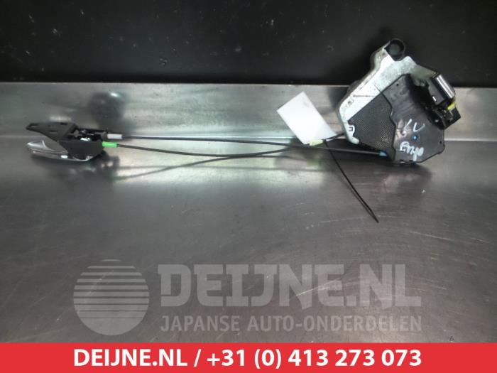 Toyota Rav-4 Door lock mechanism 4-door, front left O279884