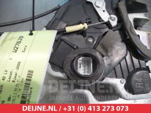 Toyota Rav-4 Door lock mechanism 4-door, front left O279884 photo 2
