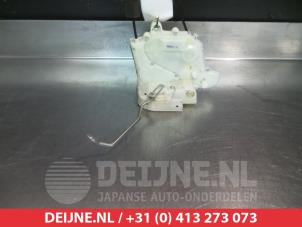 Honda Insight Front door lock mechanism 4-door, right O281055 photo 2