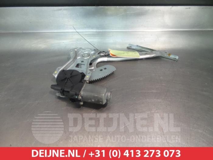 Nissan Almera Ruitmechaniek 4Deurs rechts-achter O291190