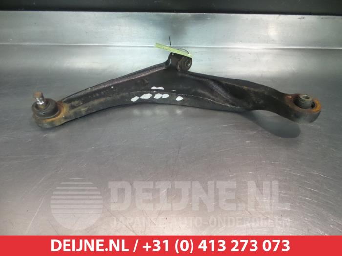 Mitsubishi Space Wagon Draagarm onder links-voor O381487