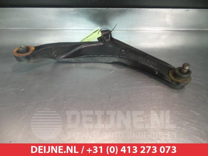 Mitsubishi Space Wagon Draagarm onder rechts-voor O382468