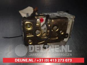 Toyota Avensis Deurslot Mechaniek 4Deurs links-achter O280560 foto 2