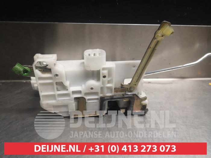 Toyota Avensis Deurslot Mechaniek 4Deurs rechts-voor O281237