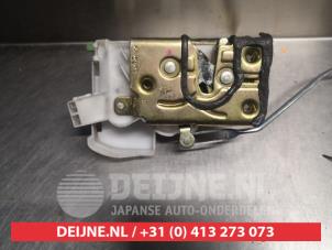 Toyota Avensis Türschlossmechanik 4-türig rechts vorne O281237 foto 3