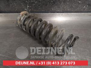 Gebruikte Schroefveer achter Ssang Yong Rodius 2.7 270 Xdi 20V 4x2 Prijs € 20,00 Margeregeling aangeboden door V.Deijne Jap.Auto-onderdelen BV