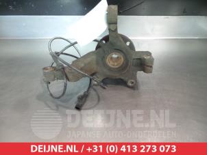 Nissan Micra Fusee rechts-voor O323496 foto 2