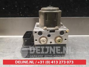 Toyota Avensis Verso ABS Pumpe O338520 foto 3