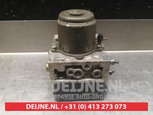 Toyota Avensis Verso ABS Pumpe O338520 foto 4