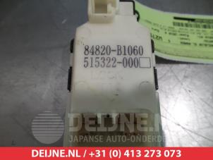 Daihatsu Materia Multi-functional window switch O312238 photo 3