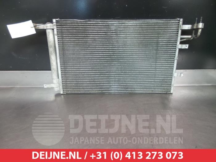 Airco Condensor van een Kia Cerato 2.0 CRDi 16V 2006