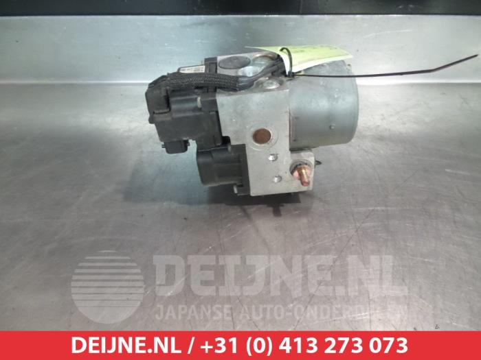 Gebruikte ABS Pomp Suzuki Swift (SF310/413) 1.3 Prijs € 50,00 Margeregeling aangeboden door V.Deijne Jap.Auto-onderdelen BV